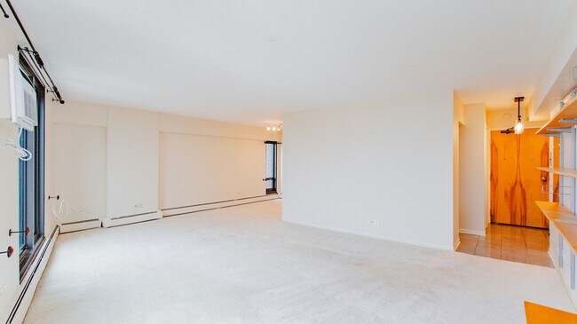 Building Photo - 6166 N Sheridan Rd