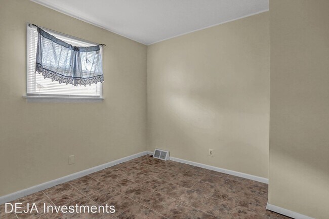 Building Photo - 3 br, 1 bath House - 144 S Locust St