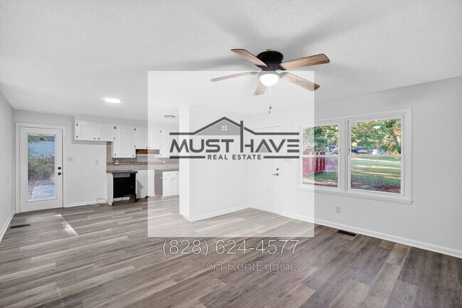 Building Photo - 1494 Carpenter St