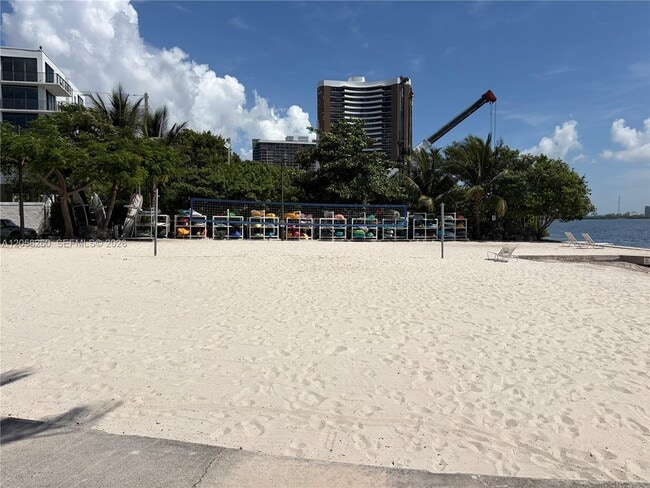 Foto del edificio - 750 NE 64th St