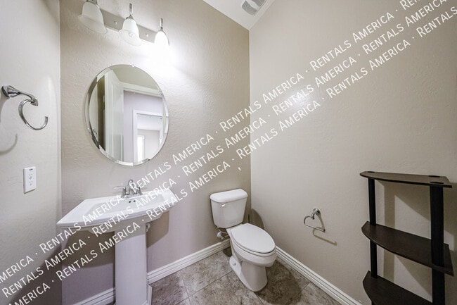 Building Photo - 3375 E Balsam Dr