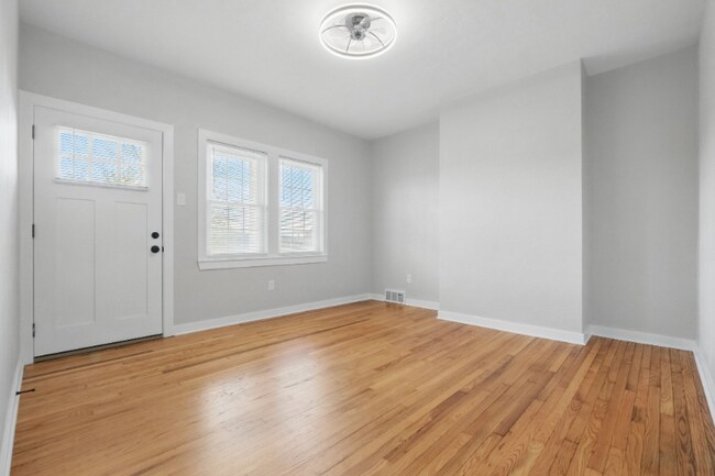 Foto del edificio - 310 Riverview Ave