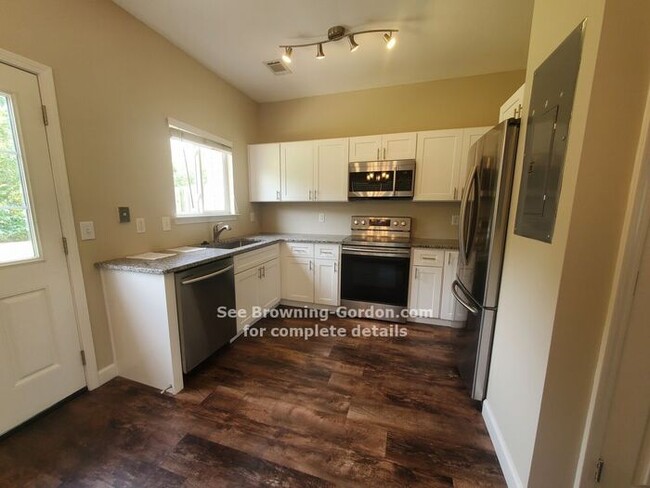 Building Photo - Townhouse (end unit) at Williams Bend Cond...