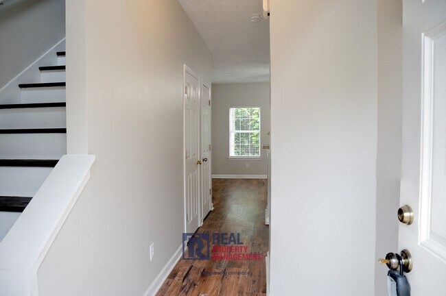 Building Photo - Modern 2-Bedroom Townhome in Prime Carters...
