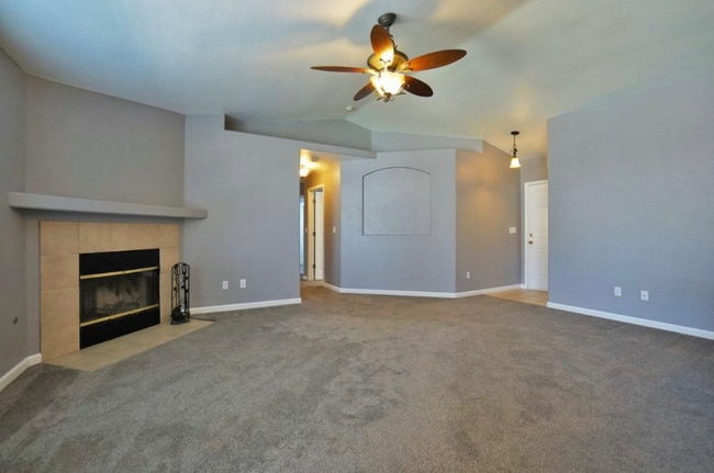 Building Photo - 973 Himalaya Ln