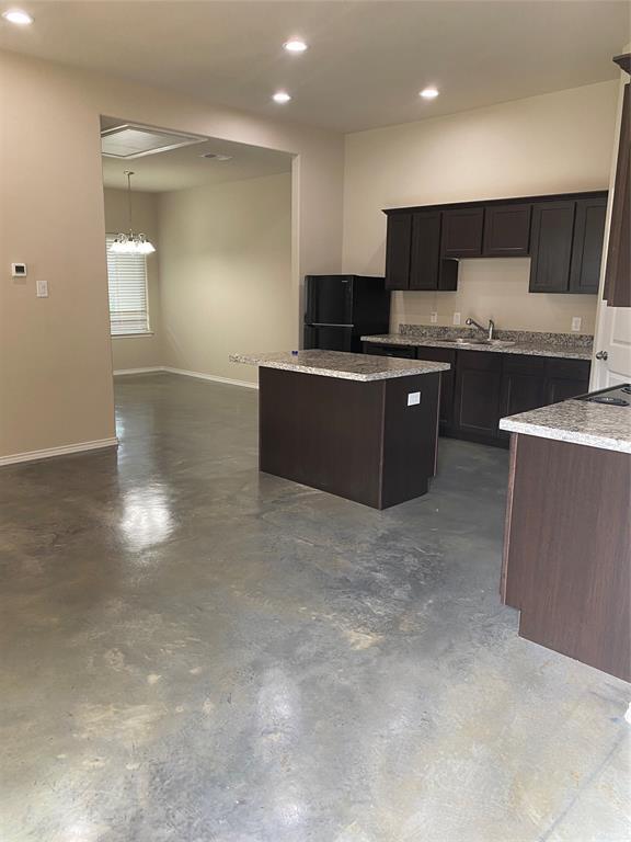 Foto del edificio - 15669 Sycamore Dr