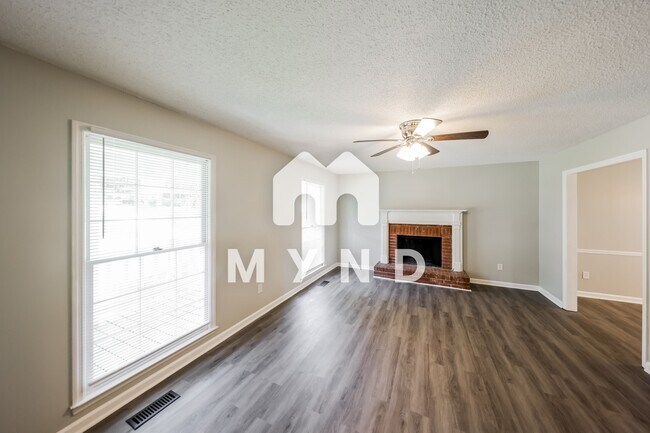 Building Photo - 1131 Independence Dr