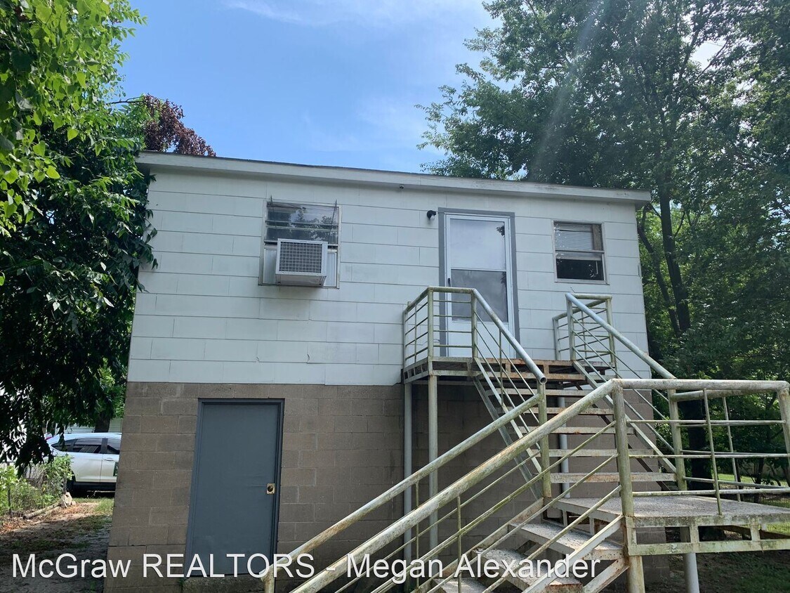 Foto principal - 1 br, 1 bath House - 817 1/2 E 8th