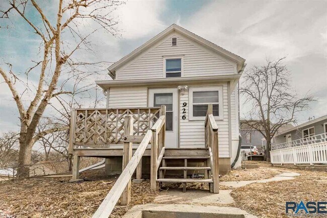 Frente de la casa - 926 N Walts Ave