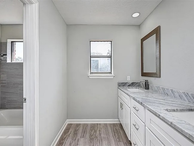 Foto del edificio - 911 Montview Dr