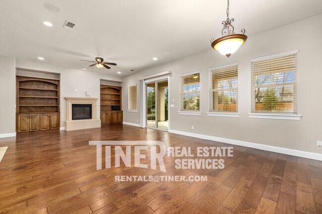 Building Photo - Stunning Cameron Park Home