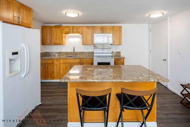 Photo - 440 Lewers St Townhome