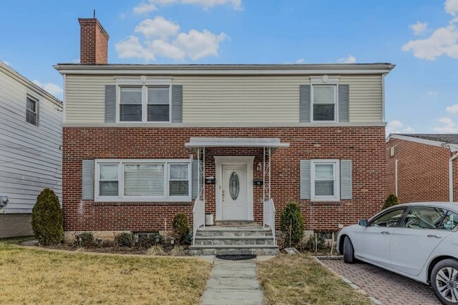 Photo - 120 Woodside Ave House