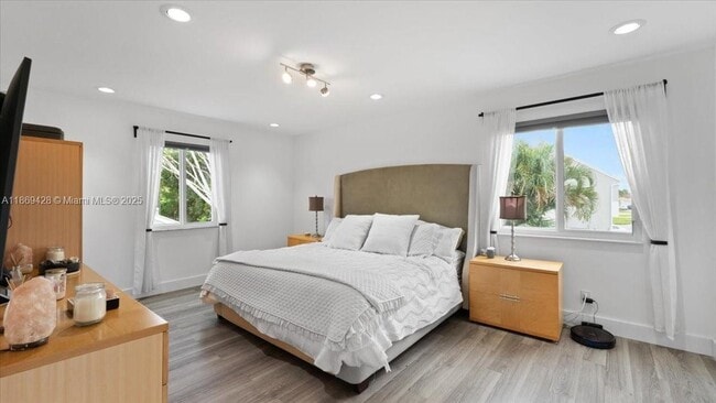 Foto del edificio - 18701 Shauna Manor Dr