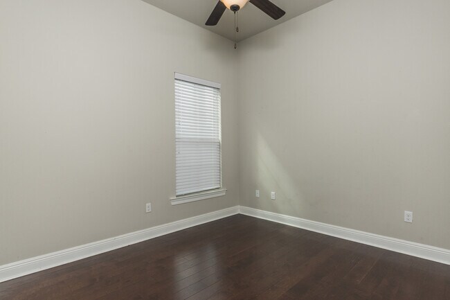 Foto del edificio - 3 Bed Rental