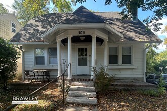 Building Photo - 504 S Eastside Dr