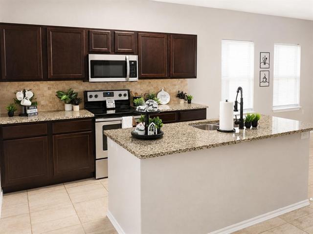 Foto del edificio - 2021 Meadow Park Dr