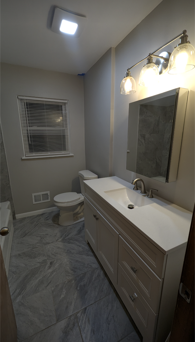 Building Photo - 19430 Dequindre St