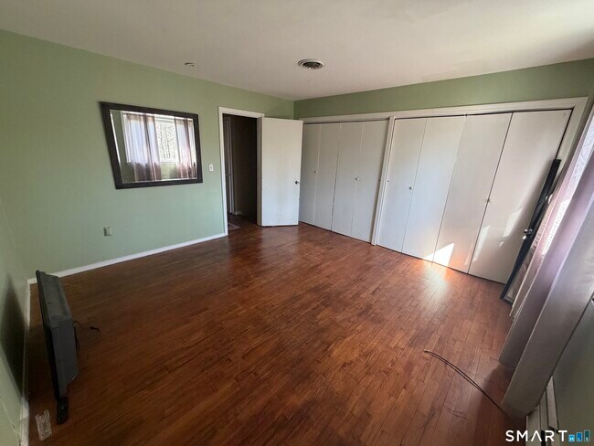 Foto del edificio - 11 Camelot Dr