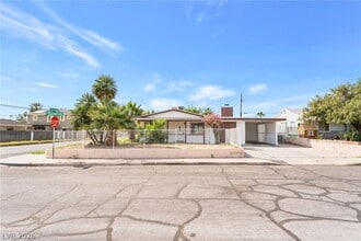 Building Photo - 1828 Hassett Ave