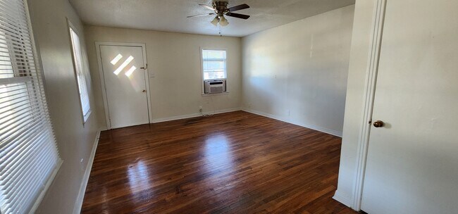 Foto del edificio - 117 Austin St