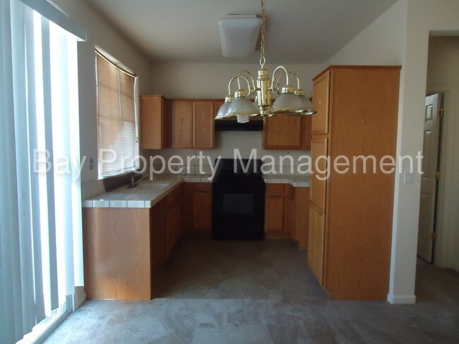 Building Photo - 705 Gardenia Pl