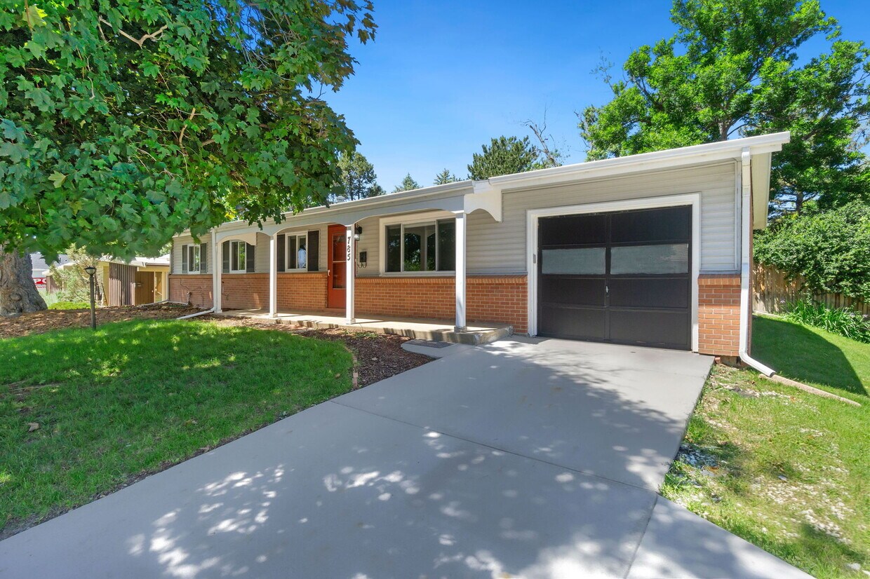 Primary Photo - 785 Beryl St