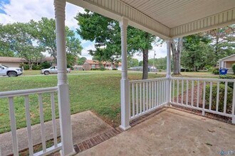 Building Photo - 805 Crestview Dr