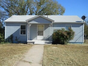 Building Photo - 1557 Sycamore St