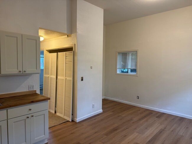 Foto del edificio - 9008 N Mohawk Ave