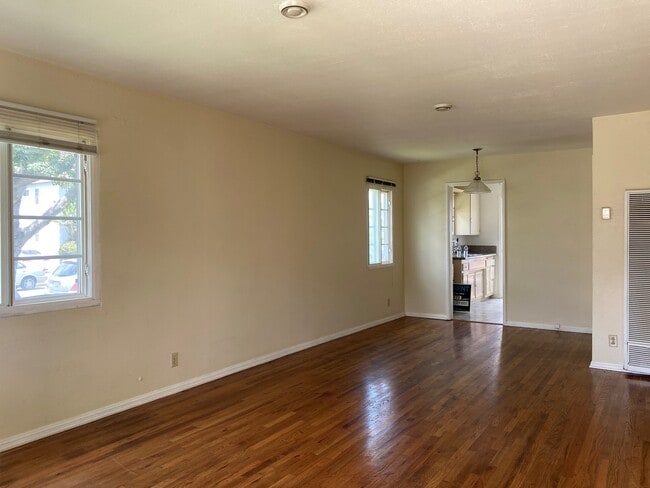 Dining area - 8836 Ramsgate Ave