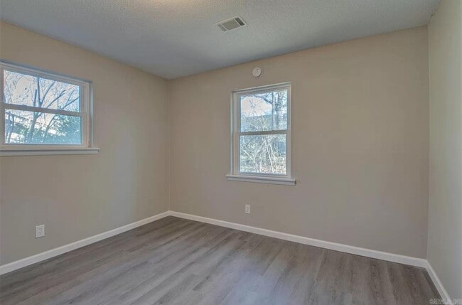 Building Photo - 5804 Meadowbrook Ln
