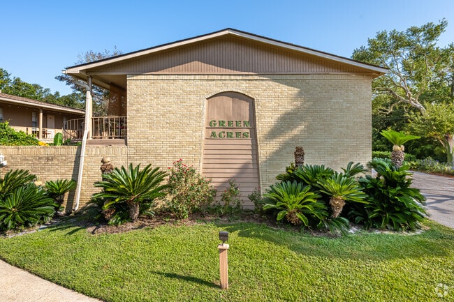 Building Photo - Green Acres Apartments