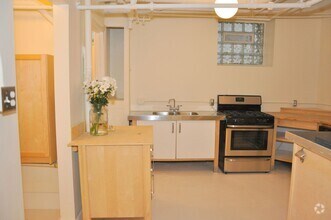 Building Photo - 2550 Pillsbury Ave