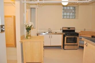 Building Photo - 2550 Pillsbury Ave