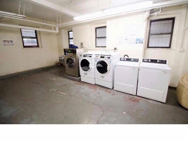 Building Photo - 310 E 55th St