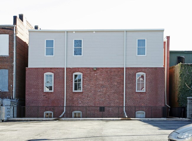 Building Photo - 1109-1115 Hull St