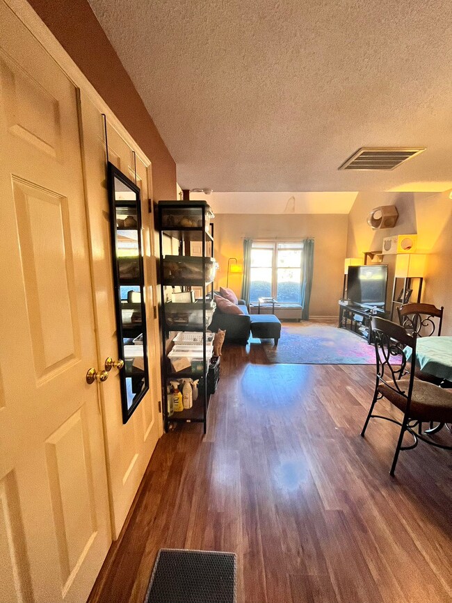 Building Photo - 55 Forest Oaks Dr