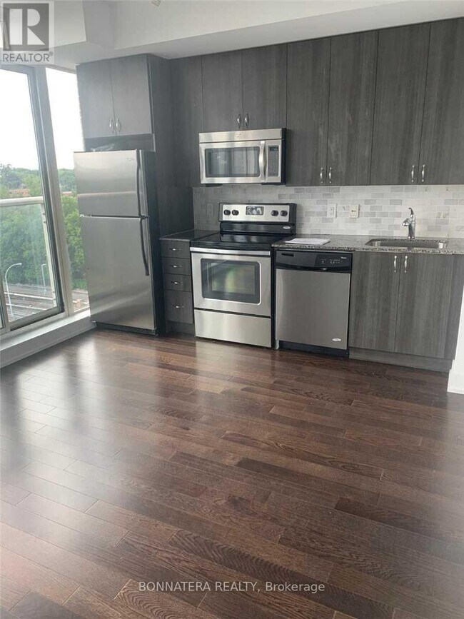 Photo du bâtiment - 1638 Bloor St W