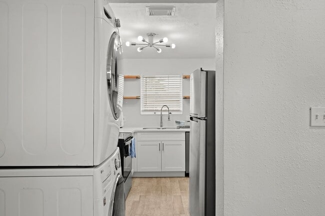 Building Photo - 701 28th St