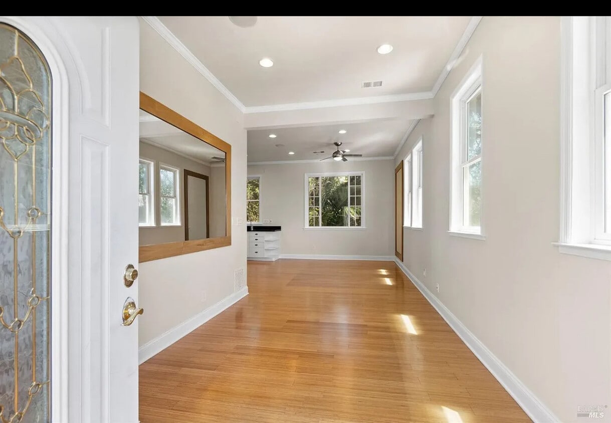 Building Photo - 2 Prospect Dr