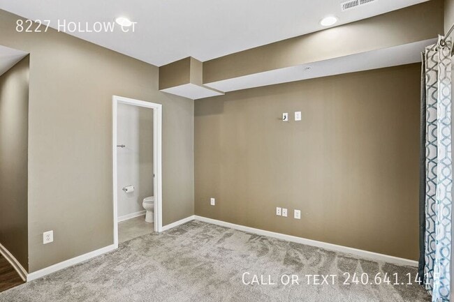 Foto del edificio - 8227 Hollow Ct