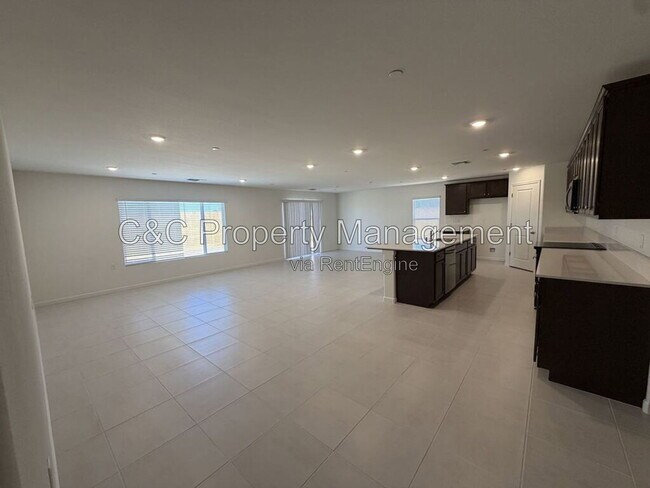 Foto del edificio - 2208 S Helm Ave