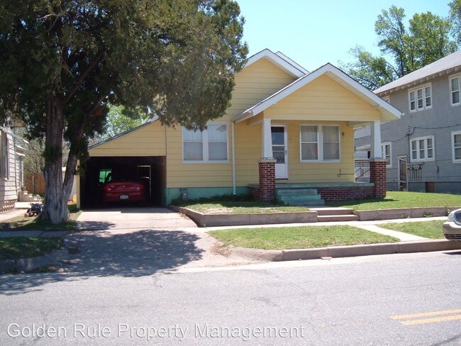 Building Photo - 3 br, 1 bath House - 8 N Maple