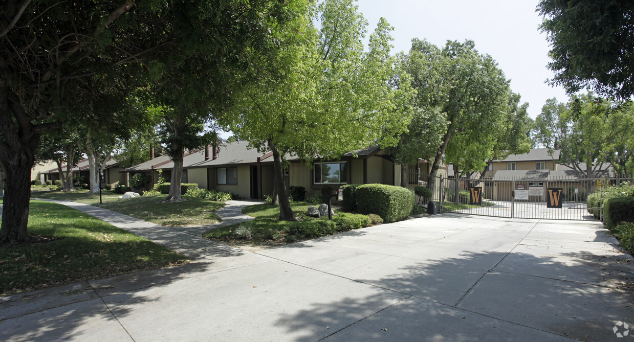 Foto del edificio - The Woodlands Apartments