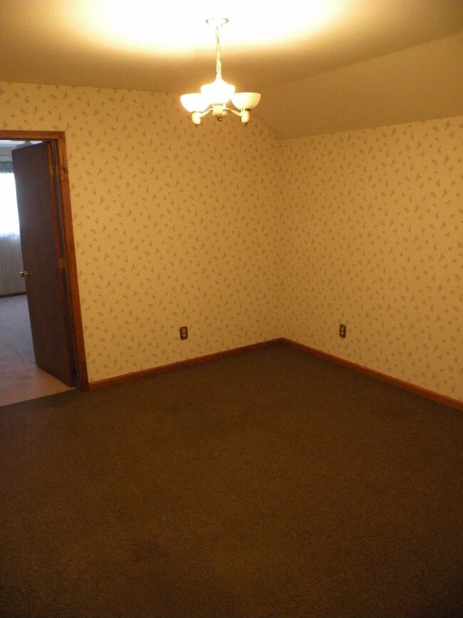 Building Photo - 104 S Short St