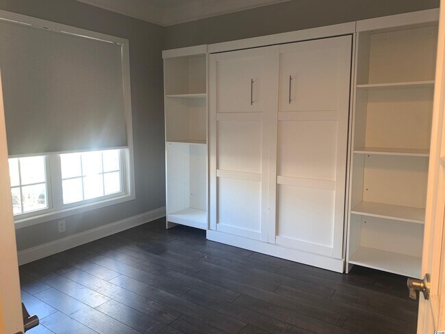 Building Photo - 2445 Craven Dr
