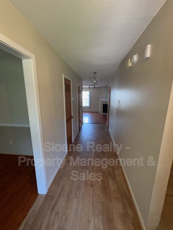Building Photo - 2915 Cathedral Ln