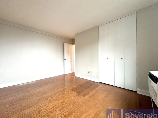Foto del edificio - 3333 Broadway
