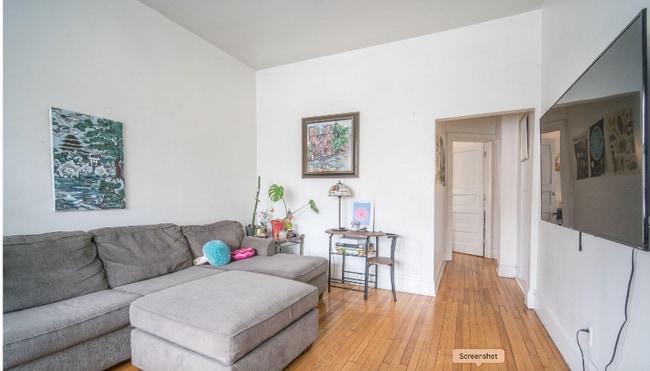 Foto del edificio - 2833 N Downer Ave